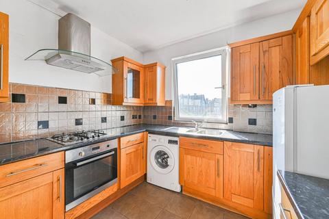 Pathfield Road, Streatham Common... 2 bed flat for sale