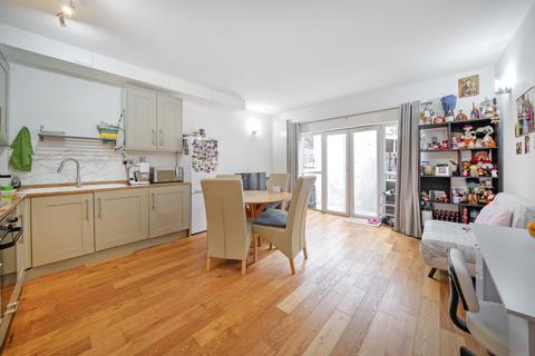 Church Road, Mitcham CR4 2 bed apartment for sale