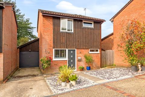 Gainsborough, Bracknell, Berkshire 3 bed detached house for sale