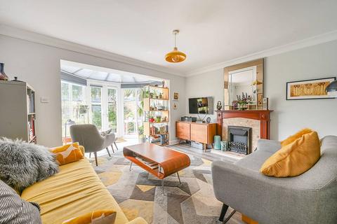 Bailey Mews, Chiswick, London, W4 2 bed terraced house for sale