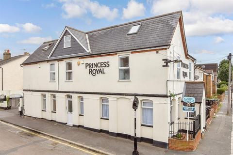Longley Road, Croydon, Surrey 2 bed maisonette for sale
