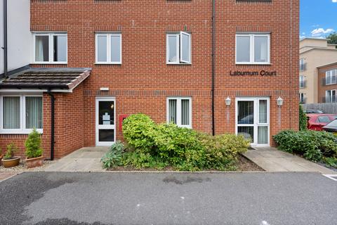 Laburnum Court, Uxbridge, UB8 1 bed apartment for sale