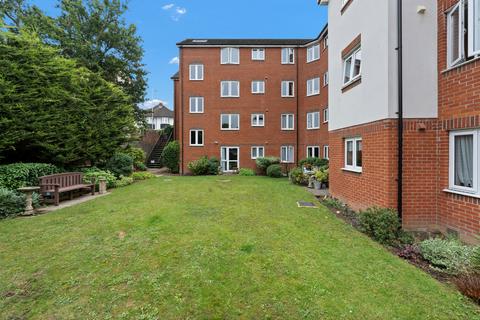 Laburnum Court, Uxbridge, UB8 1 bed apartment for sale