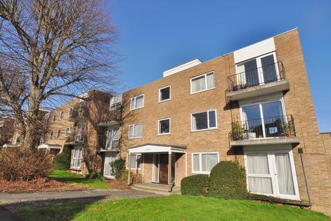 Priory Court, Hitchin 2 bed flat for sale