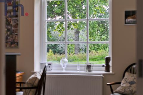 Newport PO30 2 bed flat for sale