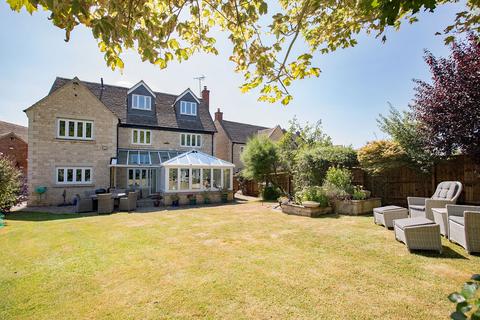 The Paddocks, Kettering NN14 6 bed detached house for sale