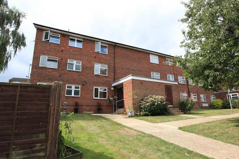 St Johns Close, Potters Bar 2 bed flat for sale
