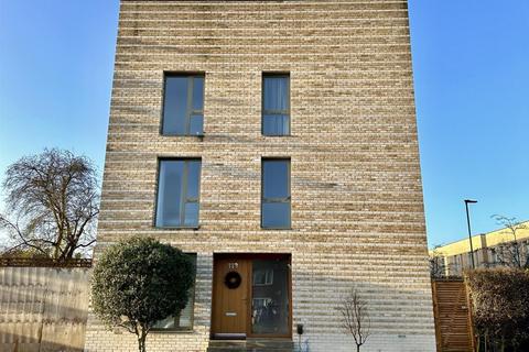 Kings Drive, Edgware, Greater London... 4 bed semi