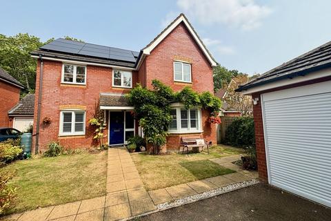 6 bedroom detached house for sale