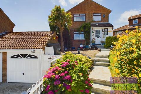 Winterbourne Close, Hastings 3 bed detached house for sale