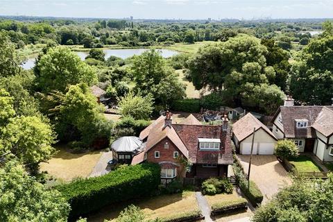 Hillstreet, Calmore, Southampton... 3 bed detached house for sale