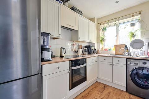 Belvedere Close, Guildford, GU2 1 bed flat for sale