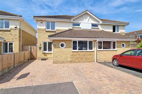 Hart Close, New Milton, Hampshire, BH25 4 bed semi