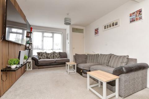 2 bedroom ground floor flat for sale