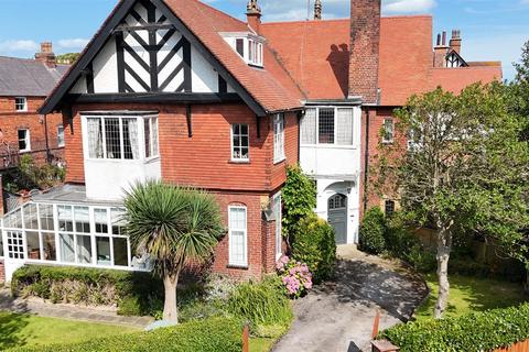 Belvedere Road, Scarborough 3 bed ground floor flat for sale
