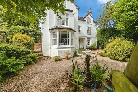 6 bedroom detached house for sale