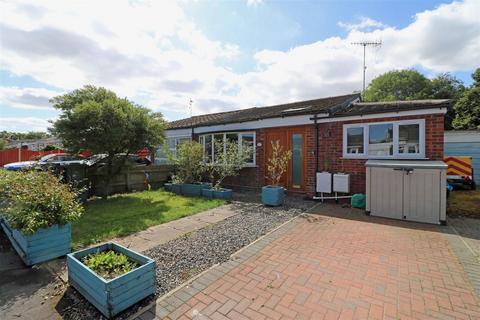 Edmondes Close, Warwick 2 bed bungalow for sale