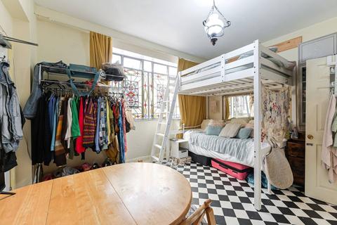 Belgrave Road, Pimlico, London, SW1V Studio for sale