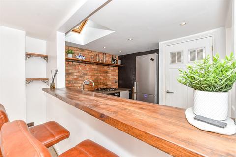 High Street, Tenterden, Kent 2 bed flat for sale