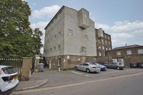 London Road, Dover, CT17 1 bed flat for sale