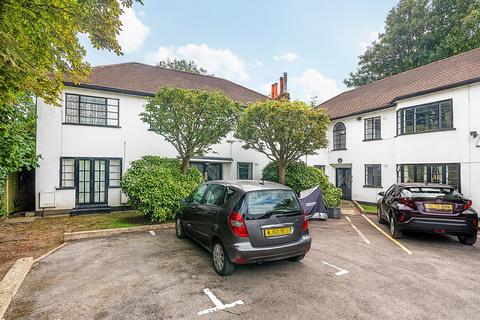 Conifers Close, Teddington, TW11 2 bed flat for sale