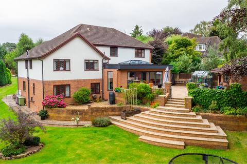 6 bedroom detached house for sale