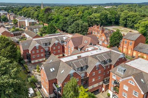 Dorchester Court, Camberley 2 bed flat for sale