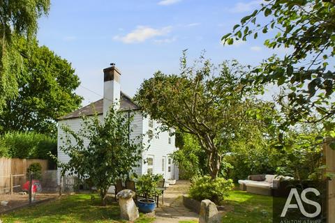Hooe Road, Hooe, TN33 3 bed cottage for sale