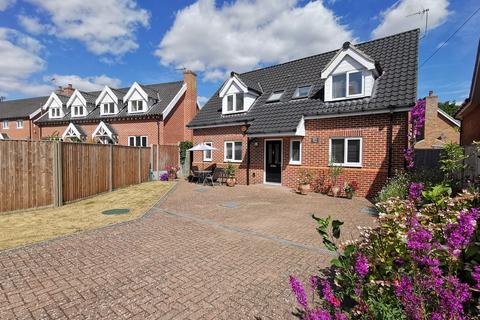 Church Road, Earsham, Bungay 4 bed detached house for sale