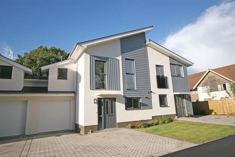 Billington Place, Burgess Hill 3 bed semi