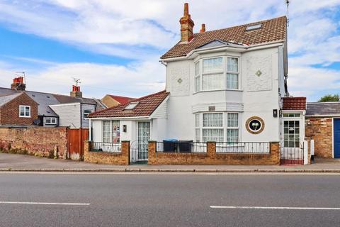 London Road, Deal, Kent, CT14 9PW 4 bed detached house for sale