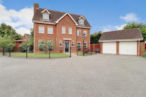 6 bedroom detached house for sale