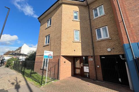 Blacksmiths Court, Green Lanes... 2 bed apartment for sale