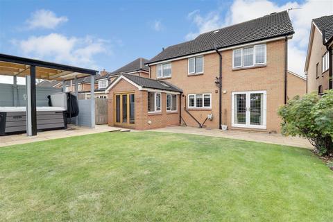 Medlar Drive, Welton, Brough 5 bed detached house for sale