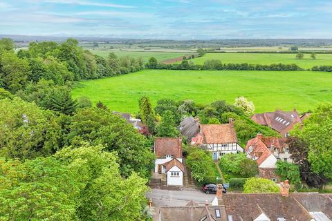 Long Crendon, Buckinghamshire HP18 2 bed cottage for sale