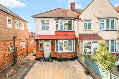 4 bedroom end of terrace house for sale