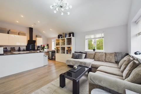 Hadley Place, Worcester... 2 bed penthouse for sale