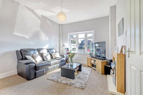 Ashingdon Road, Rochford, Essex, SS4 2 bed apartment for sale