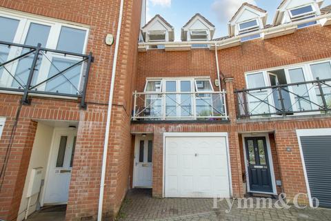 5 bedroom terraced house for sale