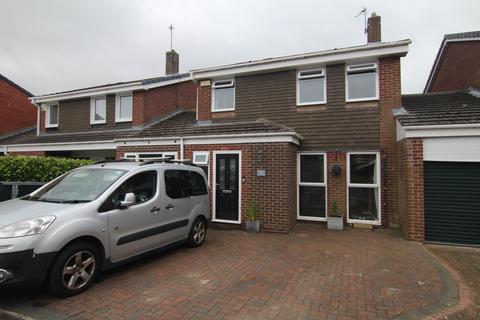 3 bedroom link detached house for sale