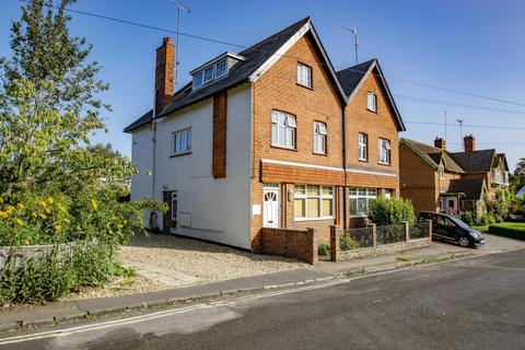 3 Red Cross Road, Oxfordshire RG8 2 bed maisonette for sale