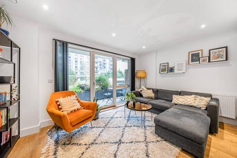 Grattan Court, LONDON E3 2 bed flat for sale