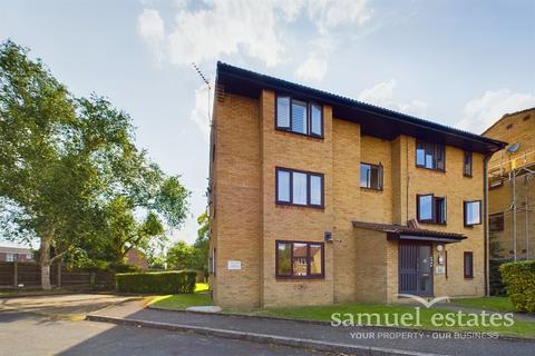 Hogarth Crescent, Colliers Wood... Studio for sale