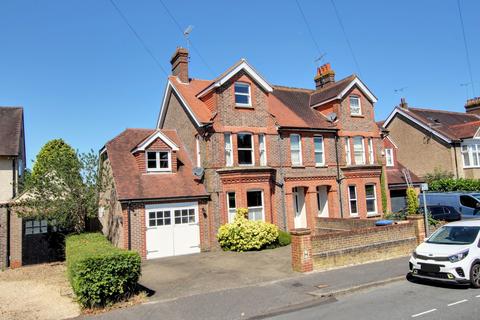 6 bedroom semi-detached house for sale