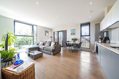 Field End Road, Ruislip, Middlesex 2 bed apartment for sale