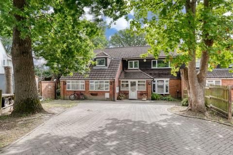 Chaucer Way, Addlestone KT15 6 bed semi
