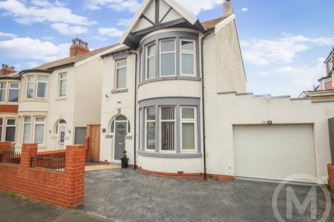 3 bedroom link detached house for sale