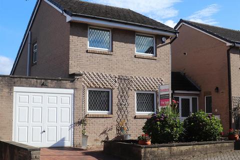 3 bedroom link detached house for sale