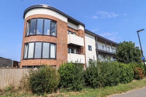 Station Road, Hayling Island 2 bed flat for sale