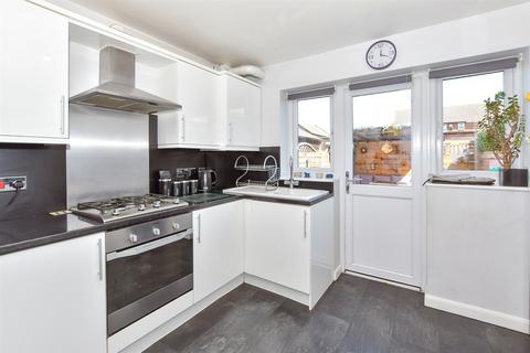 Alma Road, Eccles, Aylesford, Kent 2 bed terraced house for sale